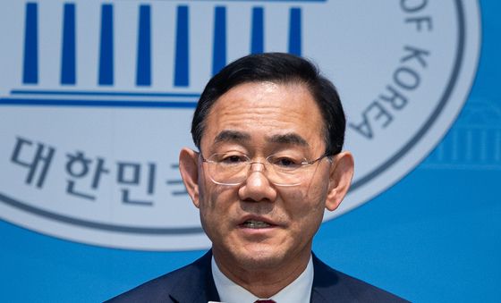 공천배제결정 효력정지 가처분신청서 든 주호영 의원