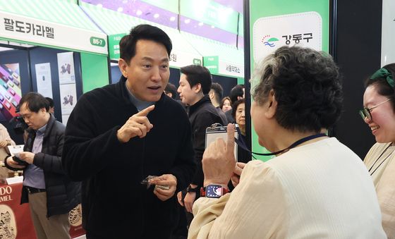 소상공인과 대화하는 오세훈 시장