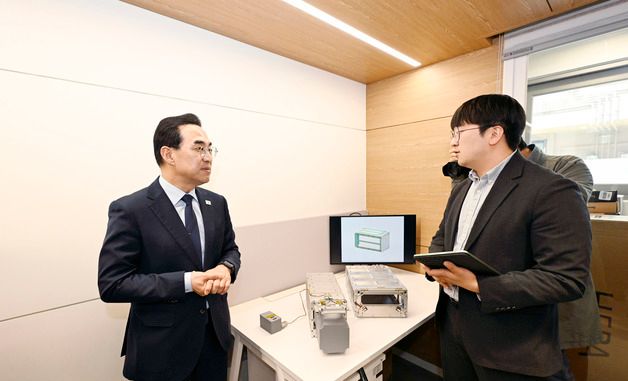 박홍근 장관, 청년 창업 현장방문