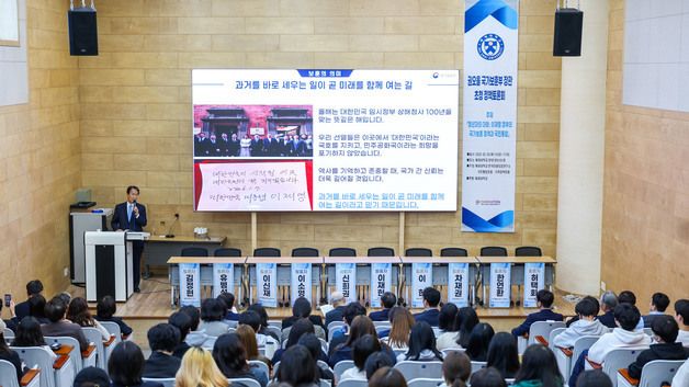 정책토론회 기조연설하는 권오을 보훈부 장관