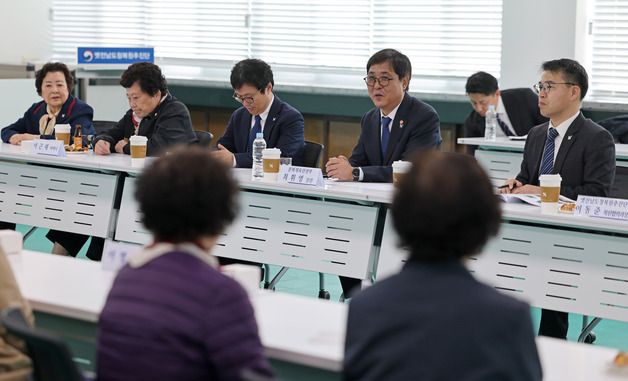 인사말하는 최휘영 장관