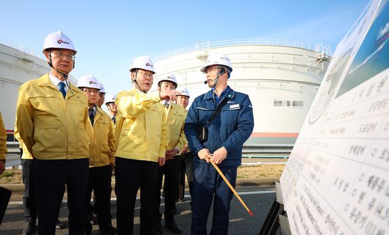 이재명 대통령, 석유 비축기지 현장점검