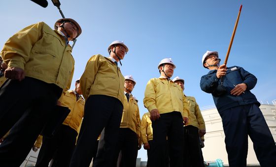 석유 비축기지 점검 나선 이재명 대통령