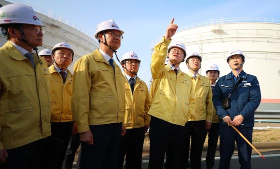 이재명 대통령 '석유 비축기지 현장점검'