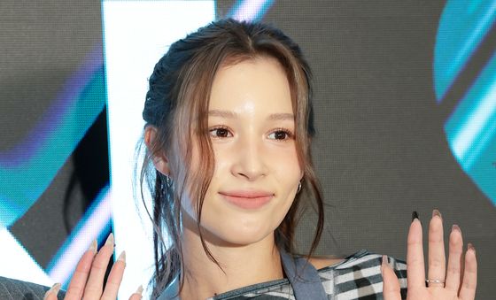 '휴닝카이 누나' 정리아, 패션코드 참석