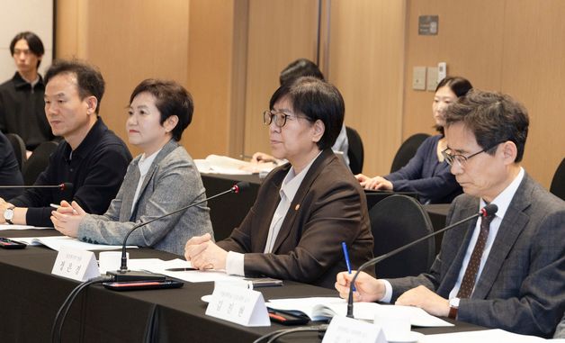 제4차 의료혁신위원회 참석한 정은경 장관
