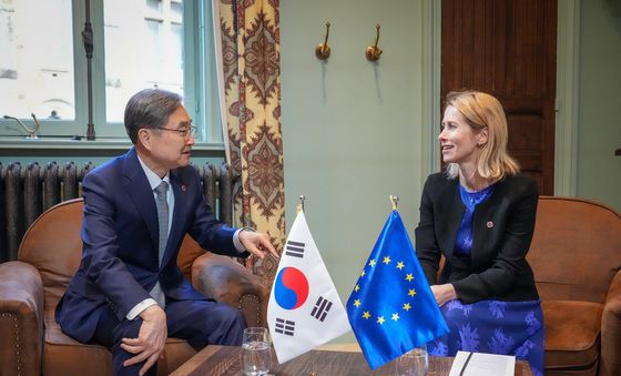 한-EU 외교장관 회담 갖는 조현 장관