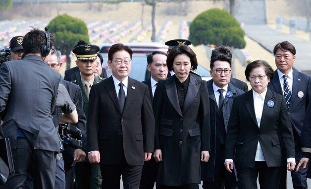 제11회 서해수호의 날 기념식 입장하는 이재명 대통령 내외