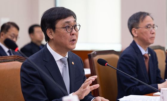 답변하는 최휘영 문화체육관광부 장관