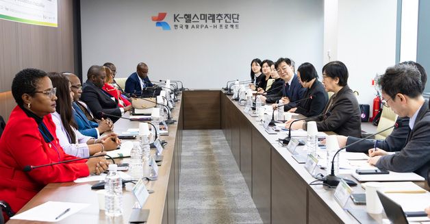 정은경 장관, 카메룬 보건부 장관 면담