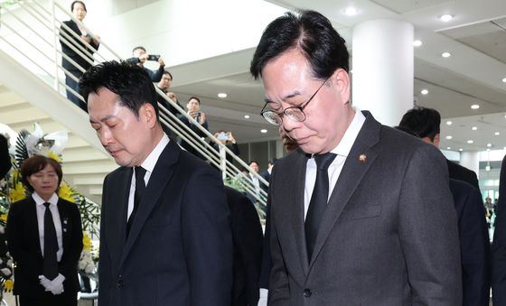 안전공업 합동분향소 찾은 국민의힘