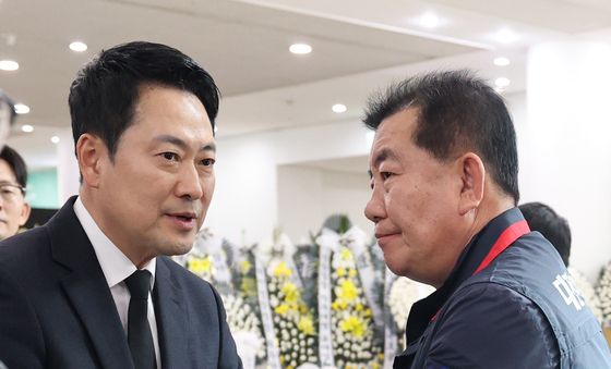 직원 위로하는 국민의힘