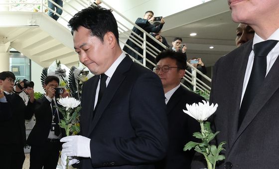 안전공업 합동분향소 조문하는 장동혁