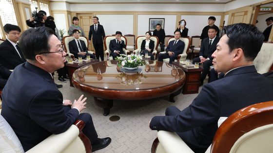 안전공업 현황 설명듣는 장동혁