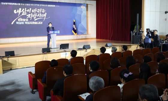 한자리에 모인 배심원들