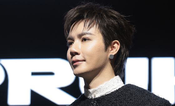 미소 짓는 지 프룩