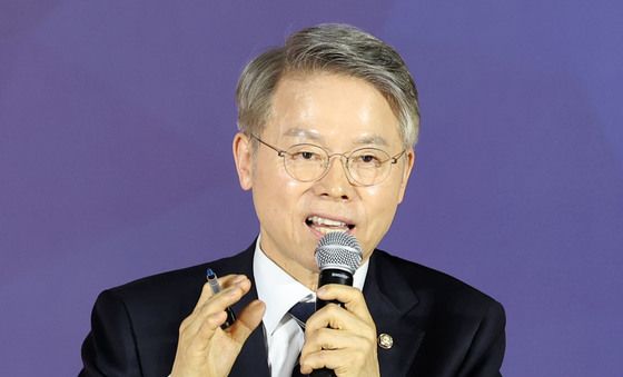 설명하는 민형배 후보