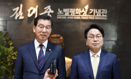 단일화 합의한 신정훈·강기정