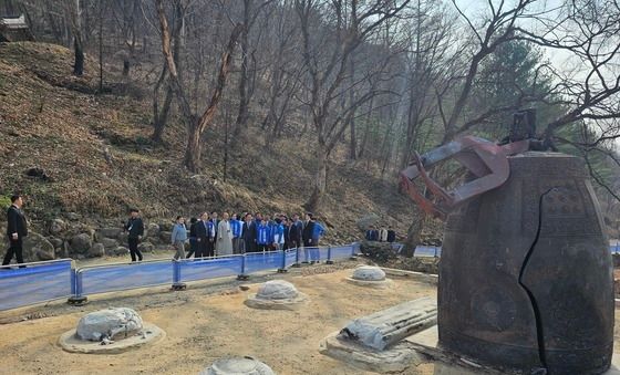 정청래 더불어민주당 대표 산불 피해 입은 의성 고운사 방문