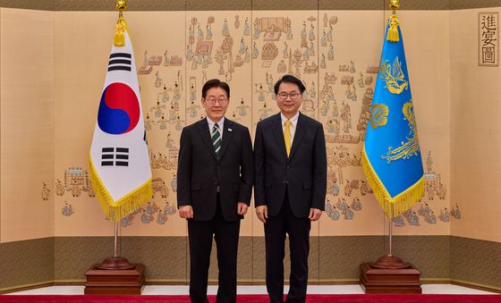 이재명 대통령, 이한주 대통령 정책특별보좌관 위촉장 수여