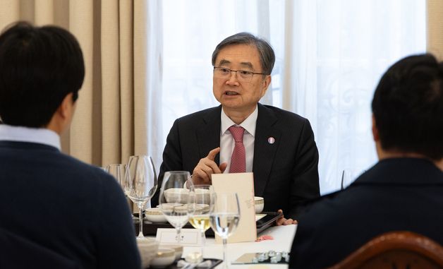 佛 'G7 외교장관회의'… 특파원 간담회하는 조현 외교장관