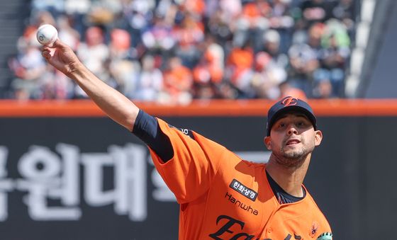 한화 홈 개막 선발 등판한 에르난데스