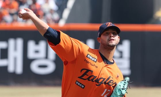 선발 등판한 에르난데스