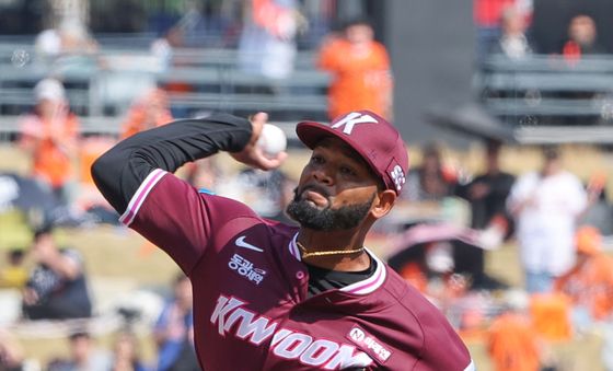 역투하는 알칸타라