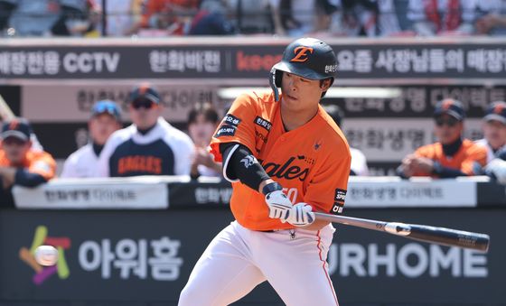 정규시즌 첫 타석 나선 강백호