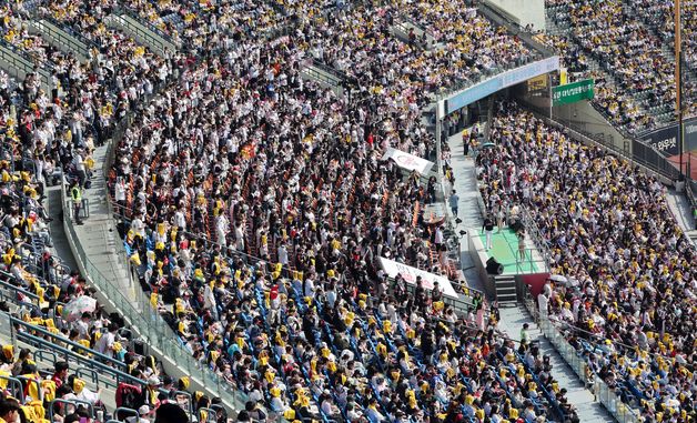 만원 관중 들어찬 잠실야구장