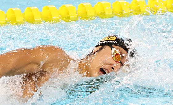 김우민, 힘찬 출발