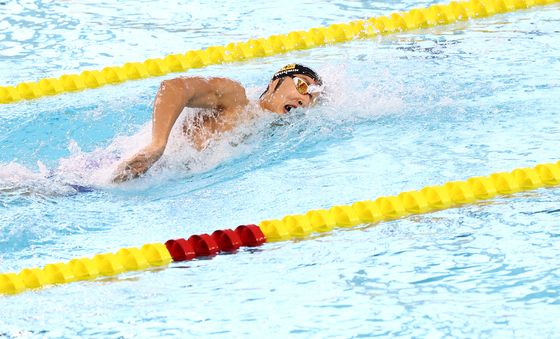 물살 가르는 김우민