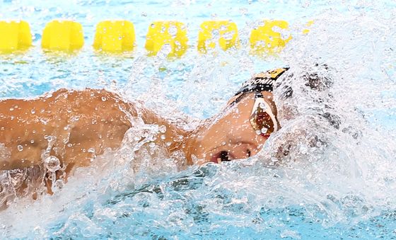 물살 가르는 김우민