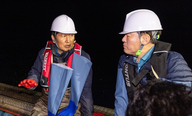 어업인들 애로사항 듣는 정청래 대표