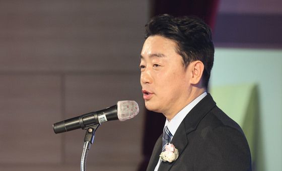 李대통령 축사 대독하는 강훈식 비서실장