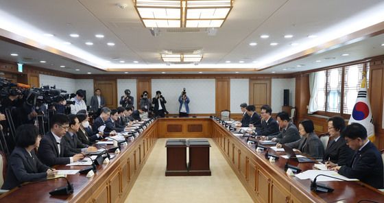 비상경제본부회의 주재하는 김민석 총리