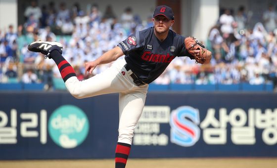 역투하는 롯데 비슬리