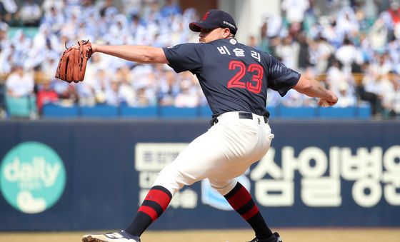 역투하는 롯데 비슬리