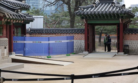 통제된 경복궁 삼비문 화재 현장