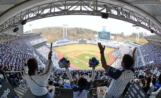 휴일엔 가족 모두 '야구장' 고고!