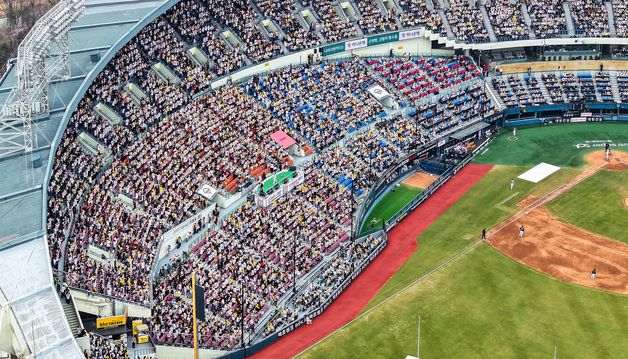 2026 KBO 개막 2연전 이틀 연속 전 구장 매진 달성