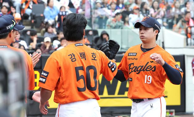 6회 교체되는 왕엔청