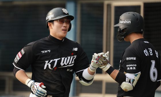 동점 홈런 친 허경민