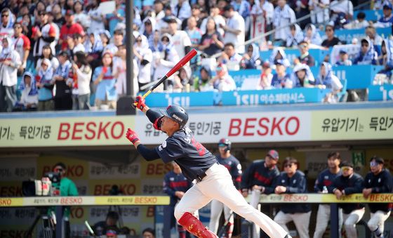 롯데 노진혁, 솔로포 쾅!