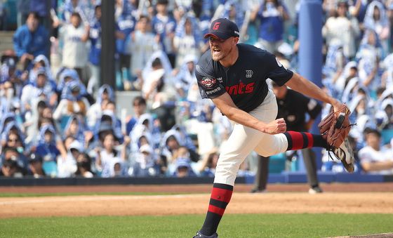 역투하는 롯데 비슬리