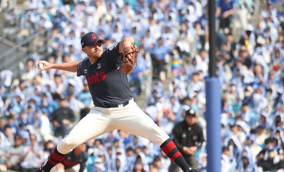 롯데 비슬리 '역투'