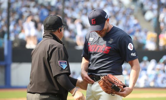 부정투구 검사받는 비슬리