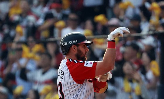 오스틴의 9회말 귀한 1루타