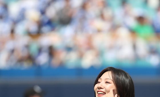 '볼빨간사춘기' 안지영 "시구하러 왔어요"