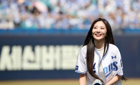 라팍 시구 마친 '볼빨간사춘기' 안지영